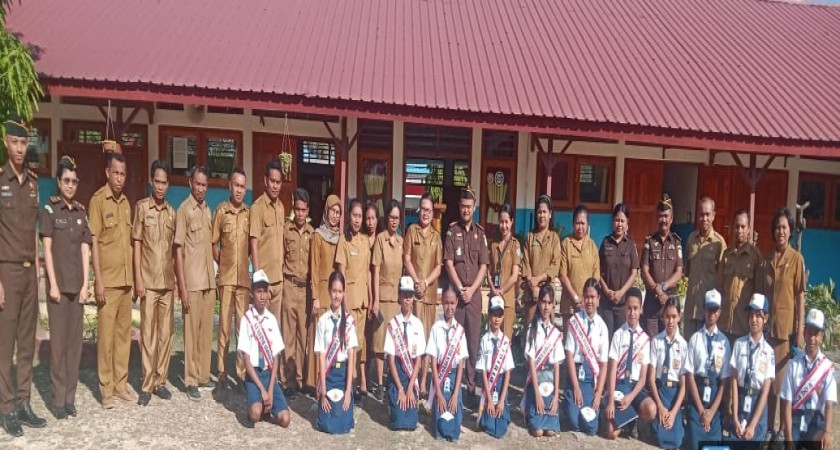 Jaksa Masuk Sekolah: Upacara Bendera bersama guru dan peserta didik