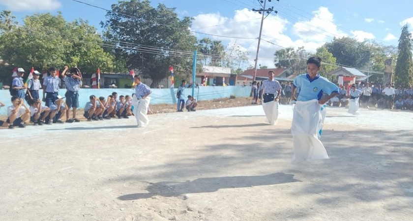 Lomba Estafet Balap Karung Spendulob